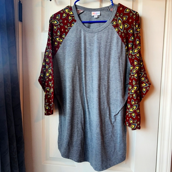 LuLaRoe Tops - LulaRoe Randy Tee